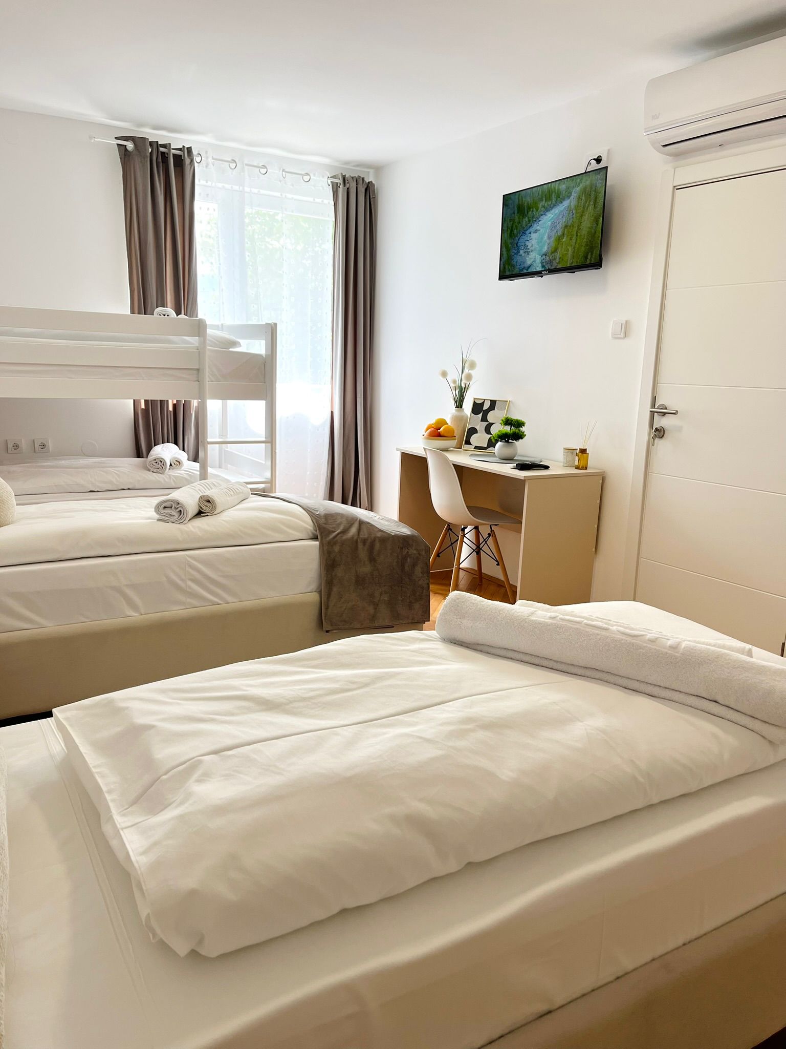 Četvorokrevetna soba za kompanije u industrijskoj zoni Niš