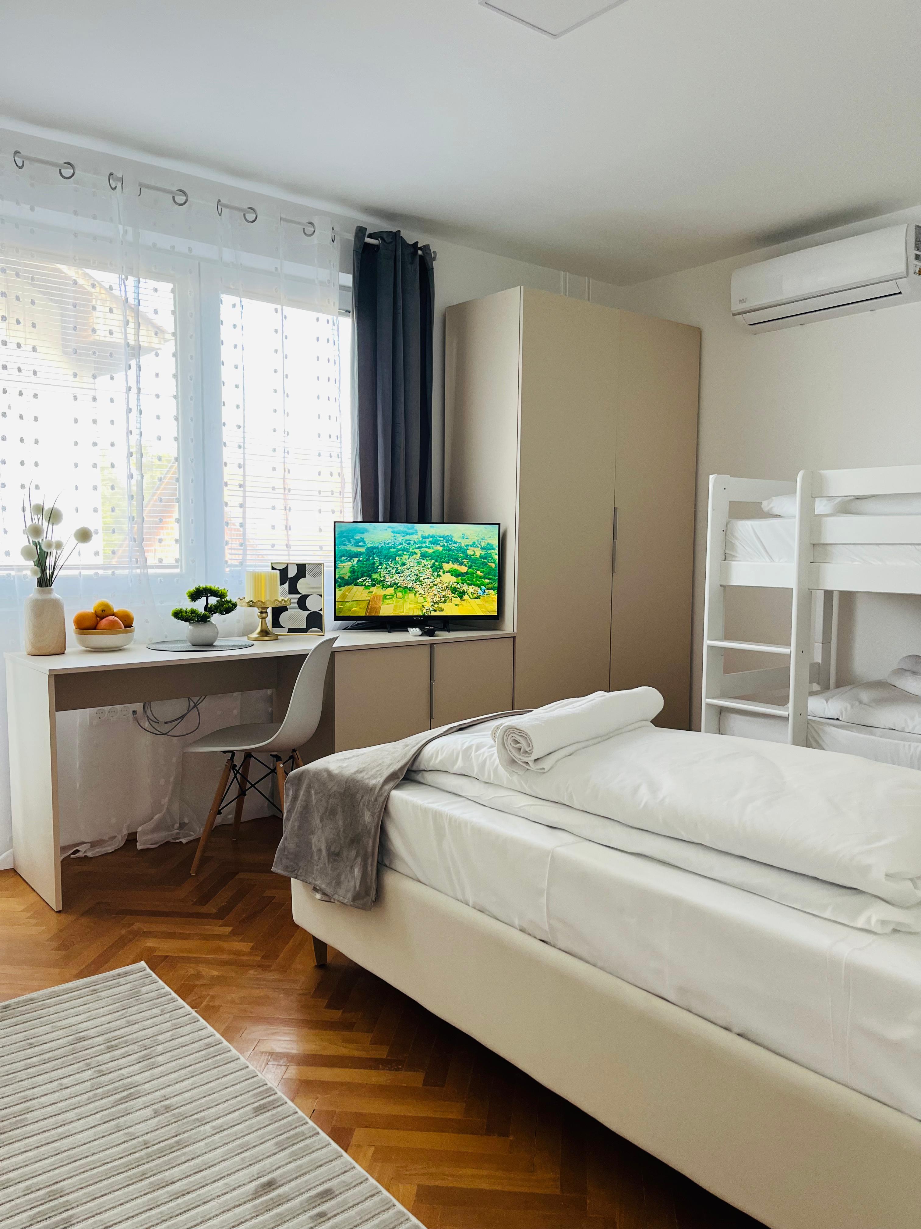 Trokrevetna soba za projektne timove u Nišu